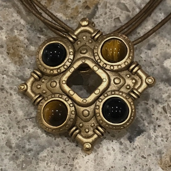 Premier Designs Necklace w/ Gold Pendant w/ Accent - Picture 6 of 8